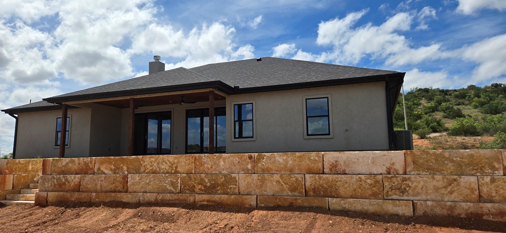 2301 Hillside Dr Property Photo 2