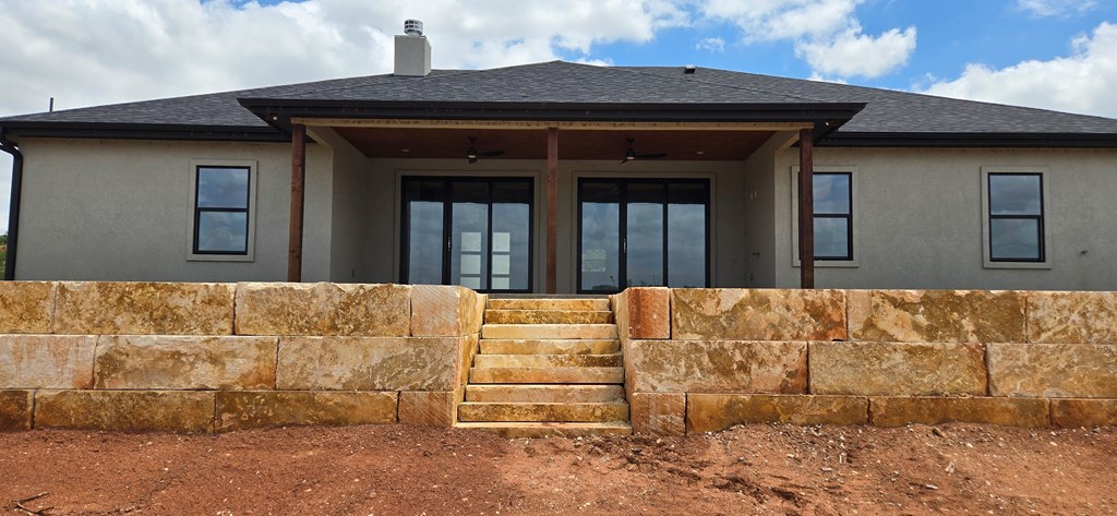 2301 Hillside Dr Property Photo 3