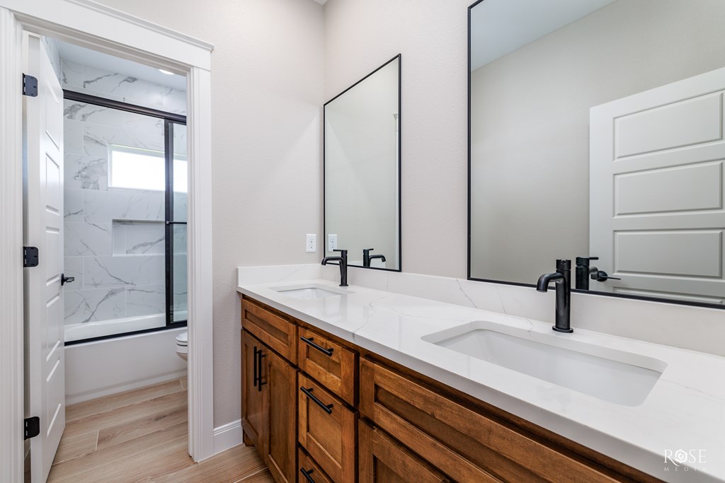 2301 Hillside Dr Property Photo 30