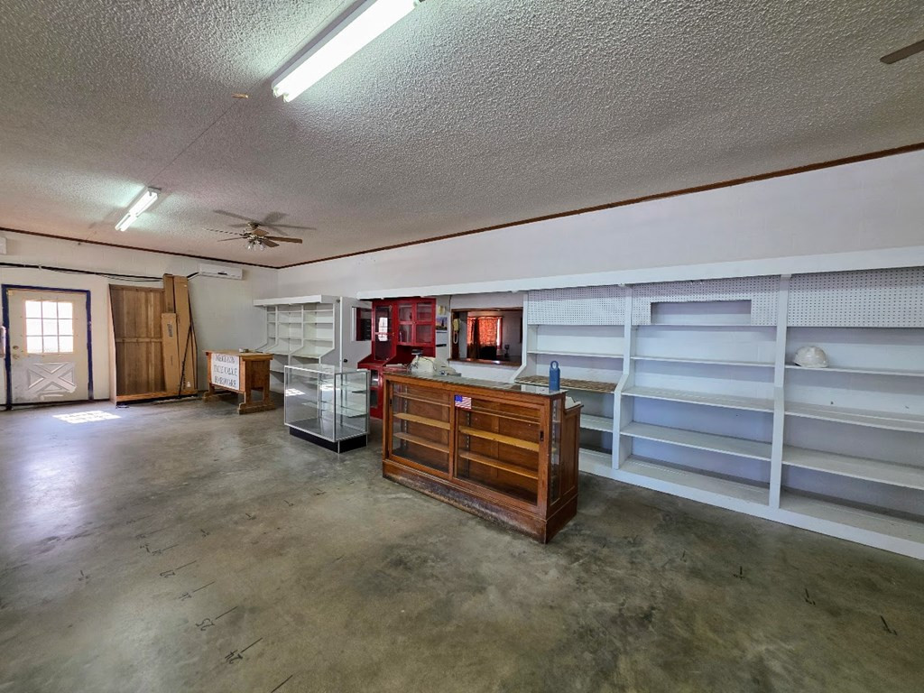 116 S Broadway Street Property Photo 9