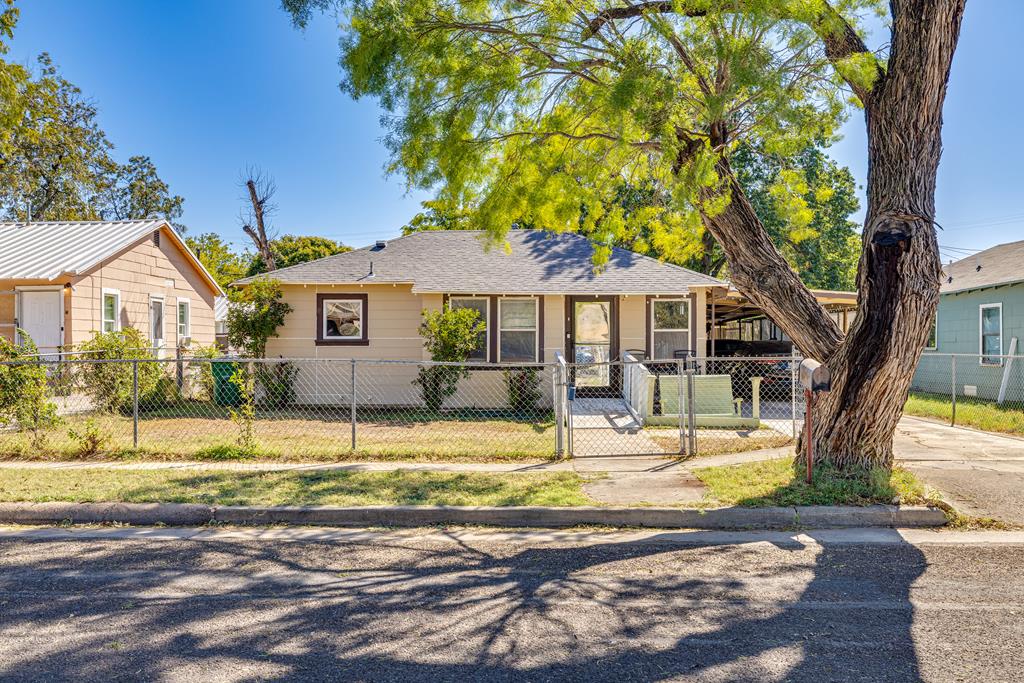 27 W 27th St Property Photo 1