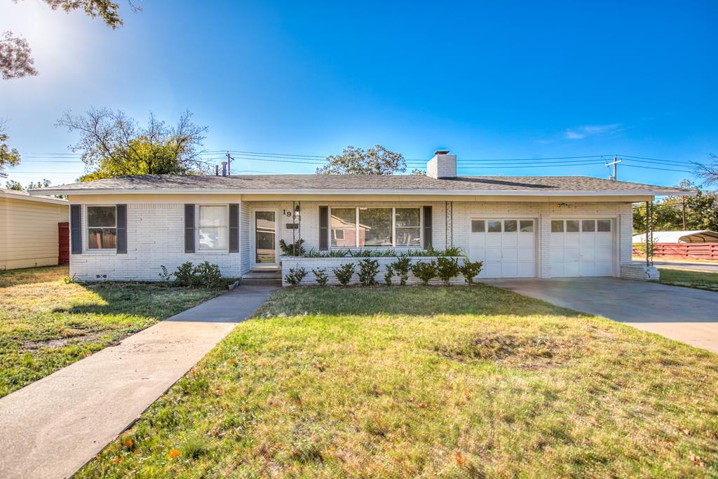 1901 Dena Dr Property Photo 1