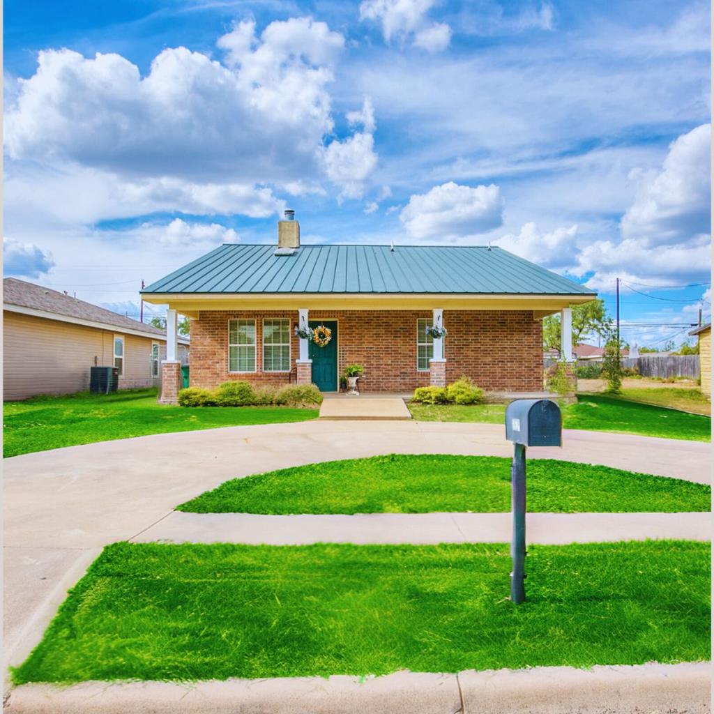 2638 Webster St Property Photo 1