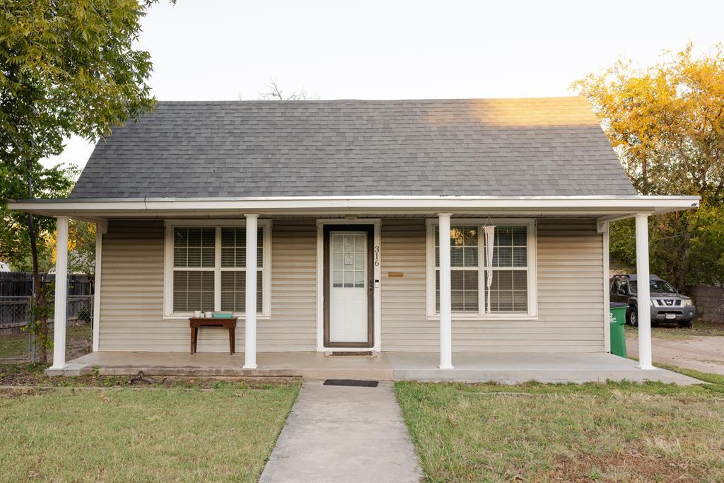 316 N Van Buren St Property Photo 1