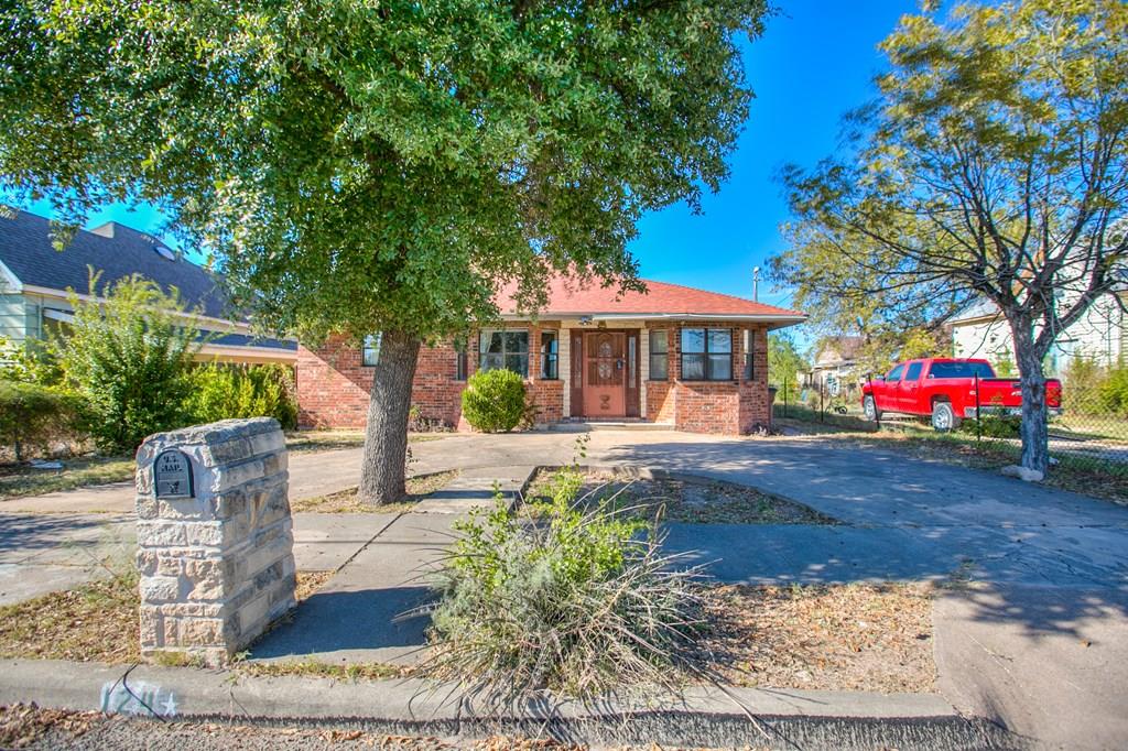 124 Bird St Property Photo 1