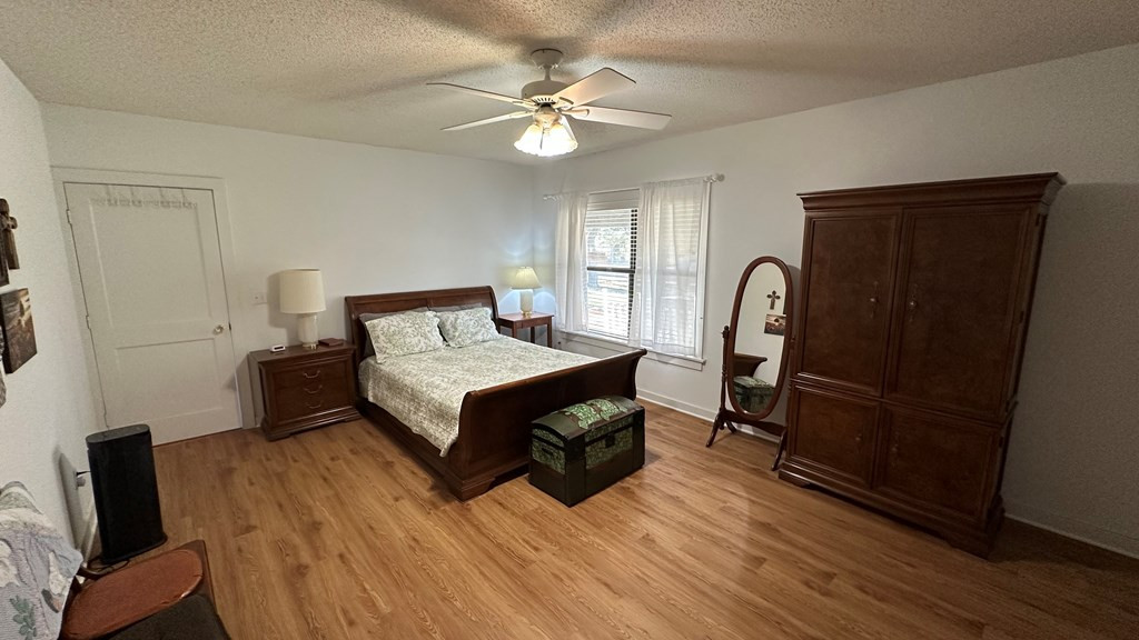 102 Carson Street Property Photo 4