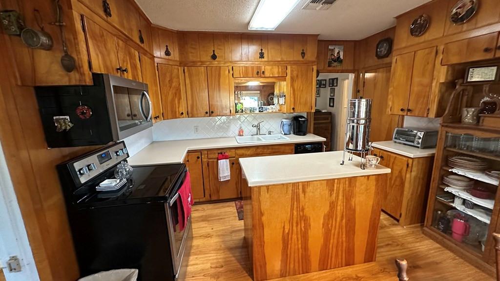 102 Carson Street Property Photo 24