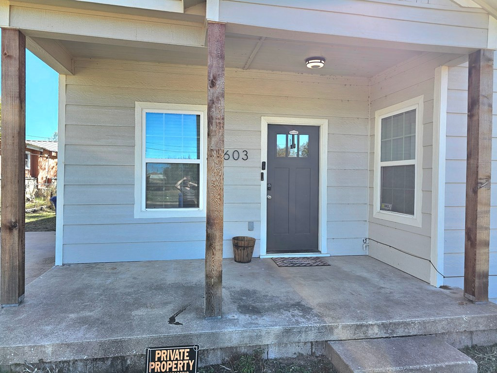 603 W 17th Street Property Photo 6