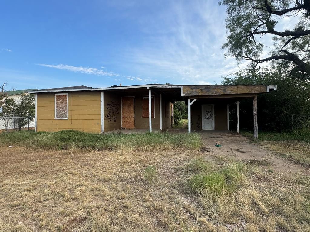 424 E 38th Street Property Photo 1