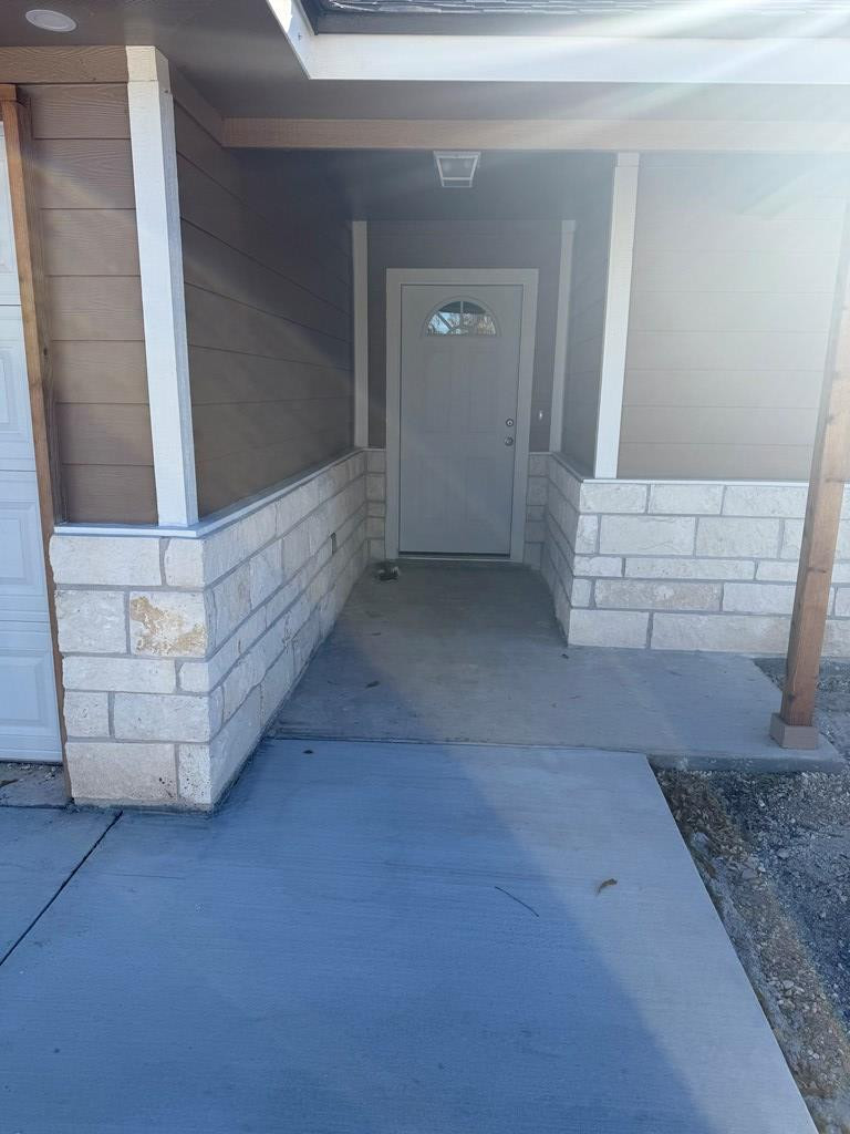 825 Velma Street Property Photo 3