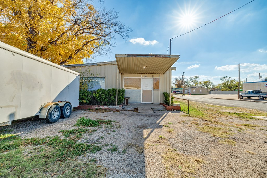 1801 Pulliam Street Property Photo 2