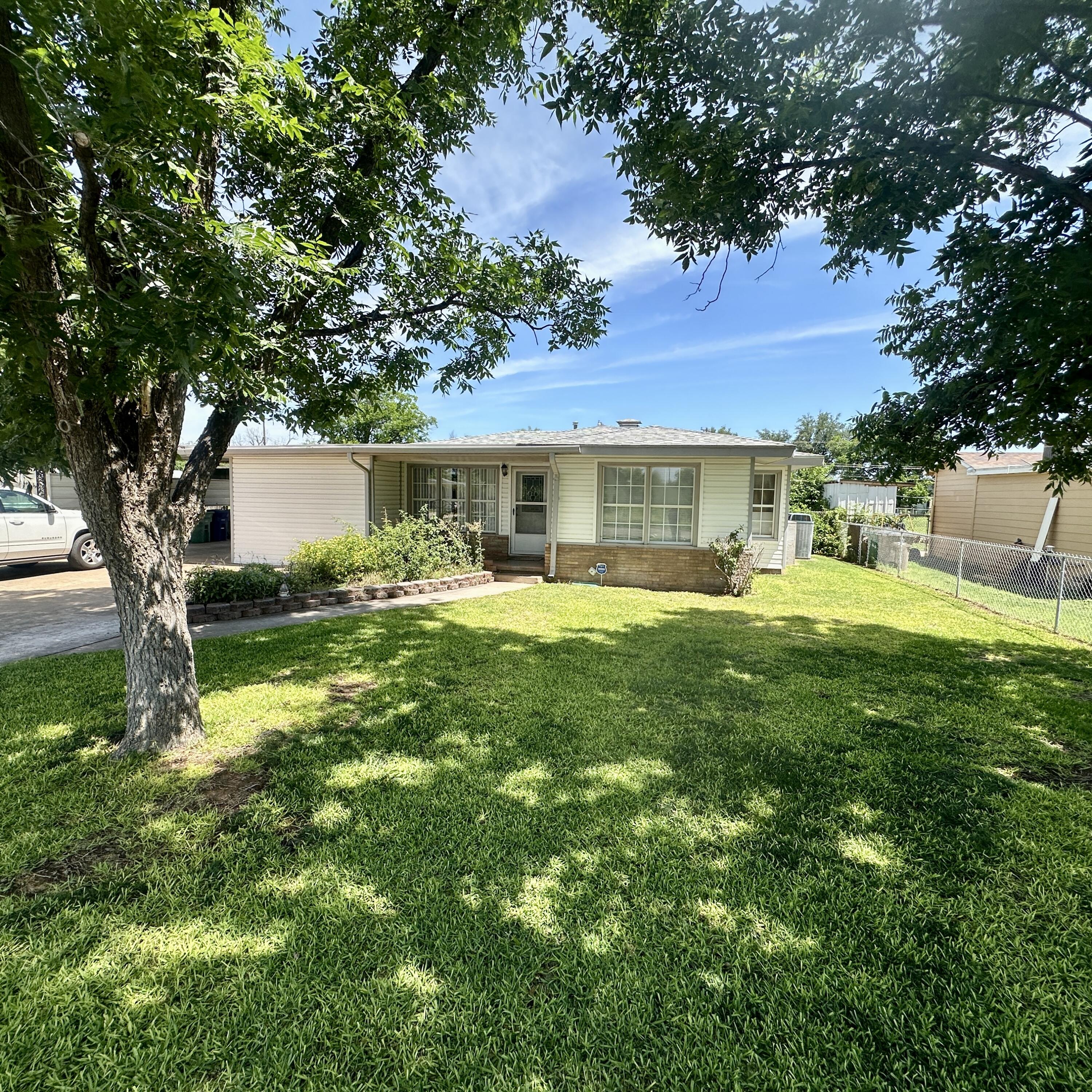 418 E 39th Street Property Photo 2
