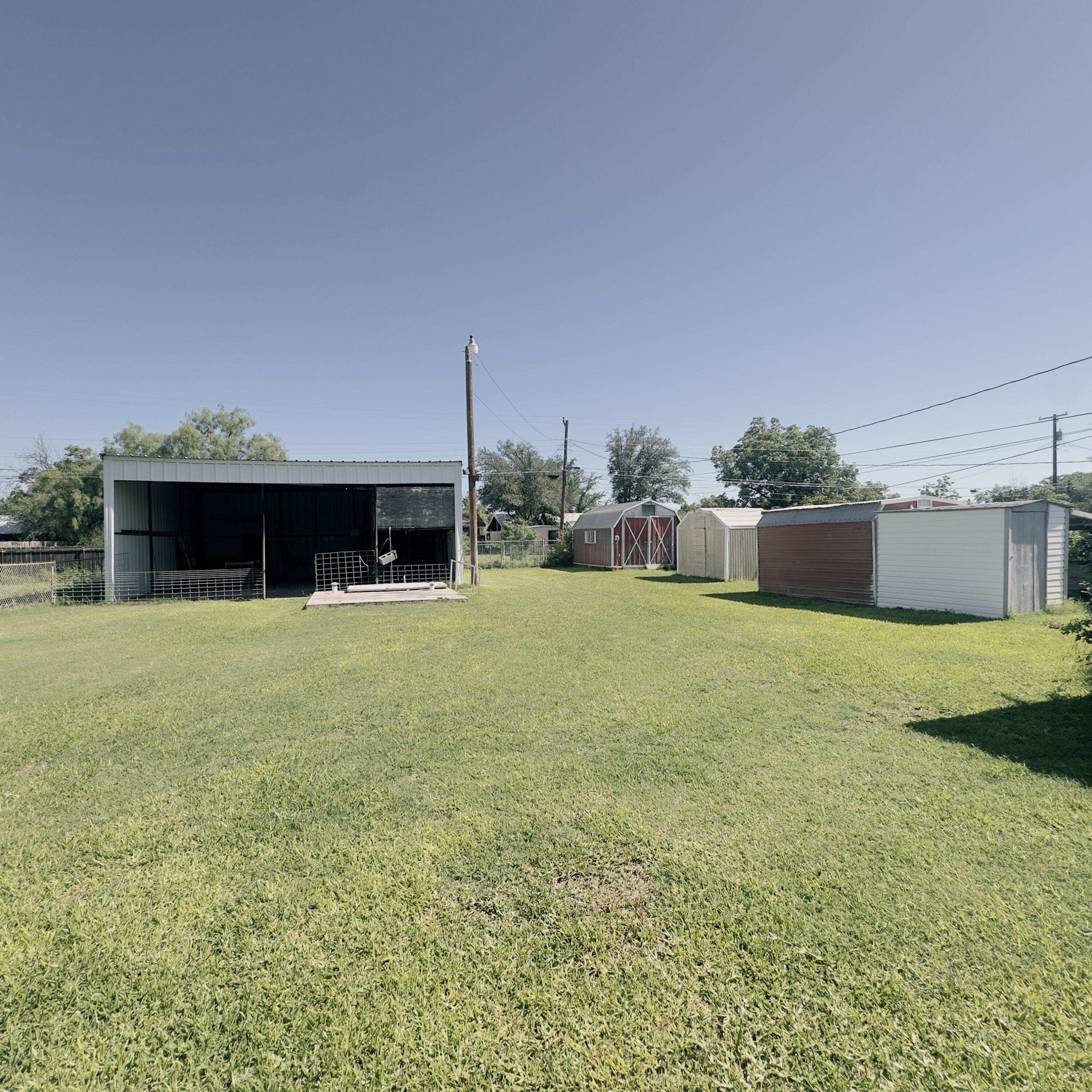 418 E 39th Street Property Photo 8
