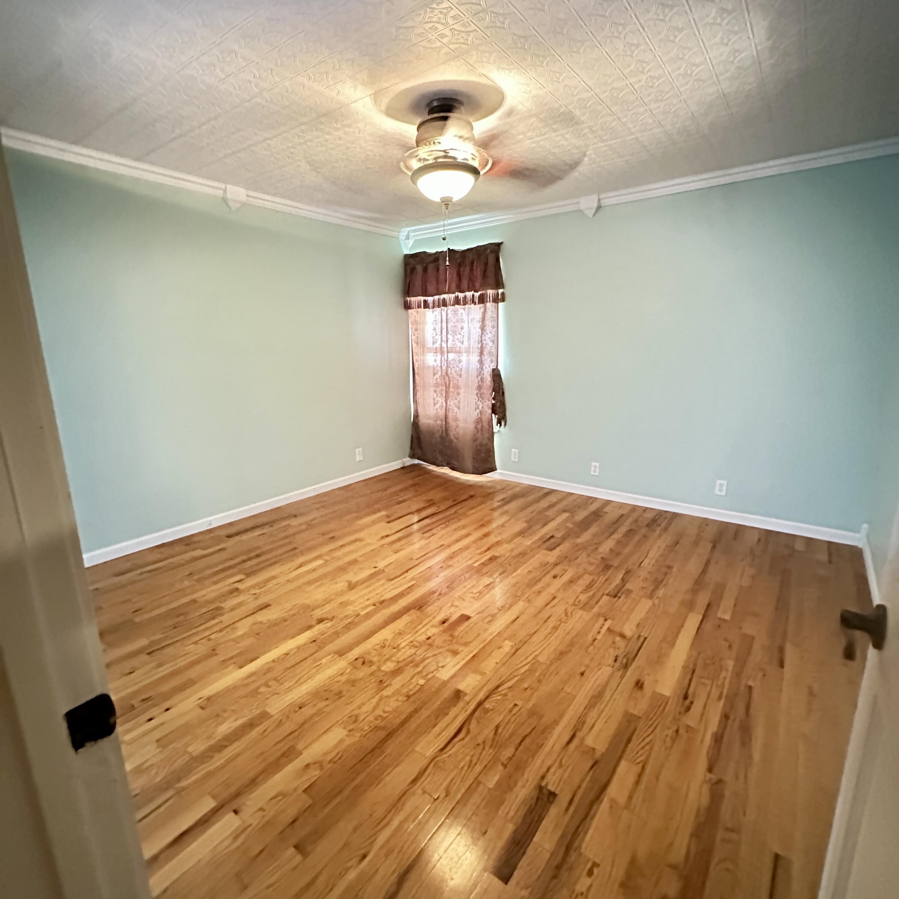 418 E 39th Street Property Photo 15