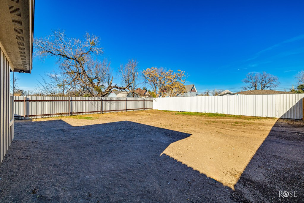 1608 N Oakes Street Property Photo 31