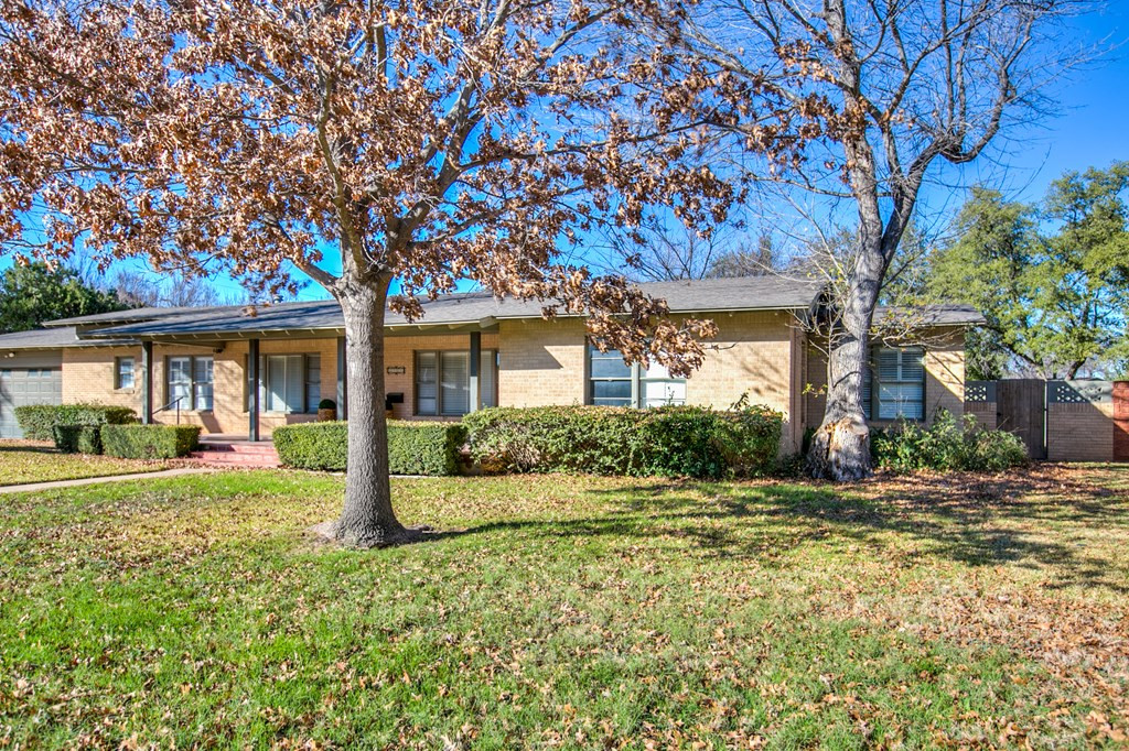 2706 Jann Drive Property Photo 3