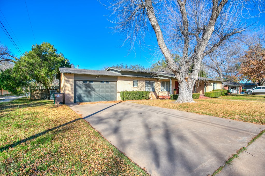 2706 Jann Drive Property Photo 4