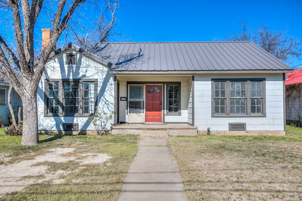 918 Koberlin Street Property Photo 3