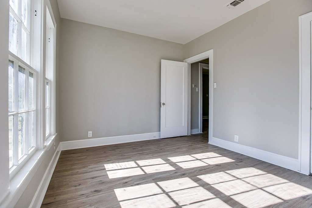 918 Koberlin Street Property Photo 18