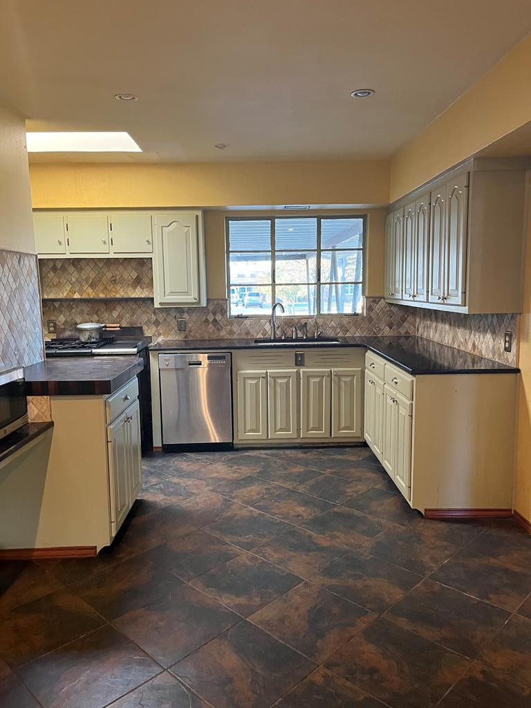 2539 Twohig Avenue Property Photo 10