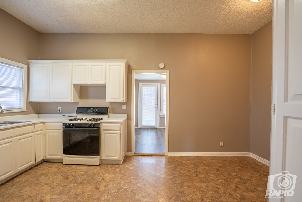 3207 Webster Avenue Property Photo 9