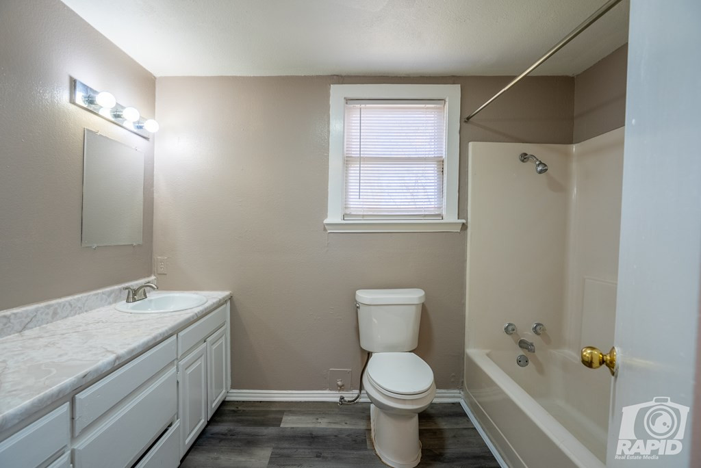 3207 Webster Avenue Property Photo 23