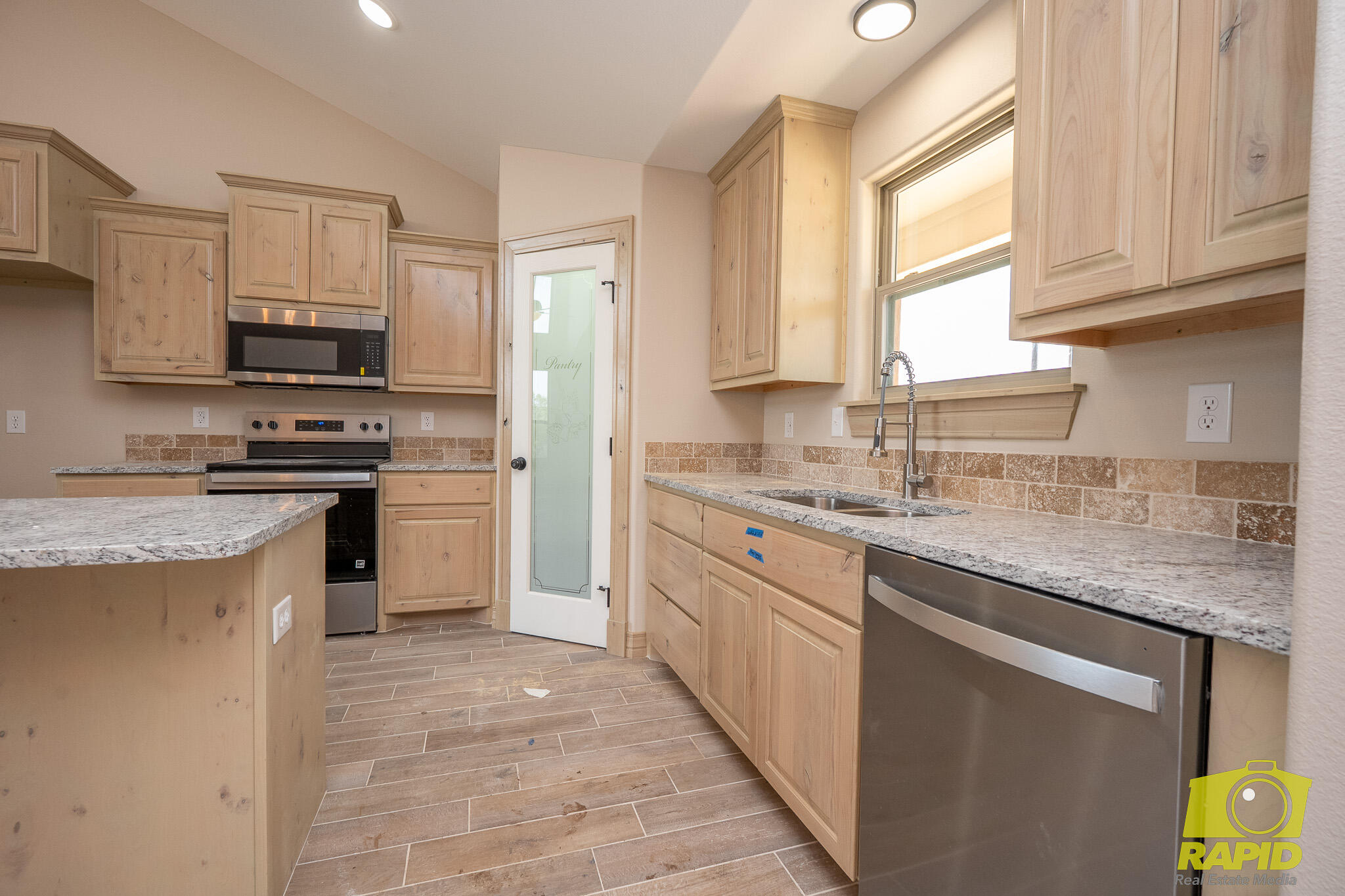 9711 Jaguar Trail Property Photo 6