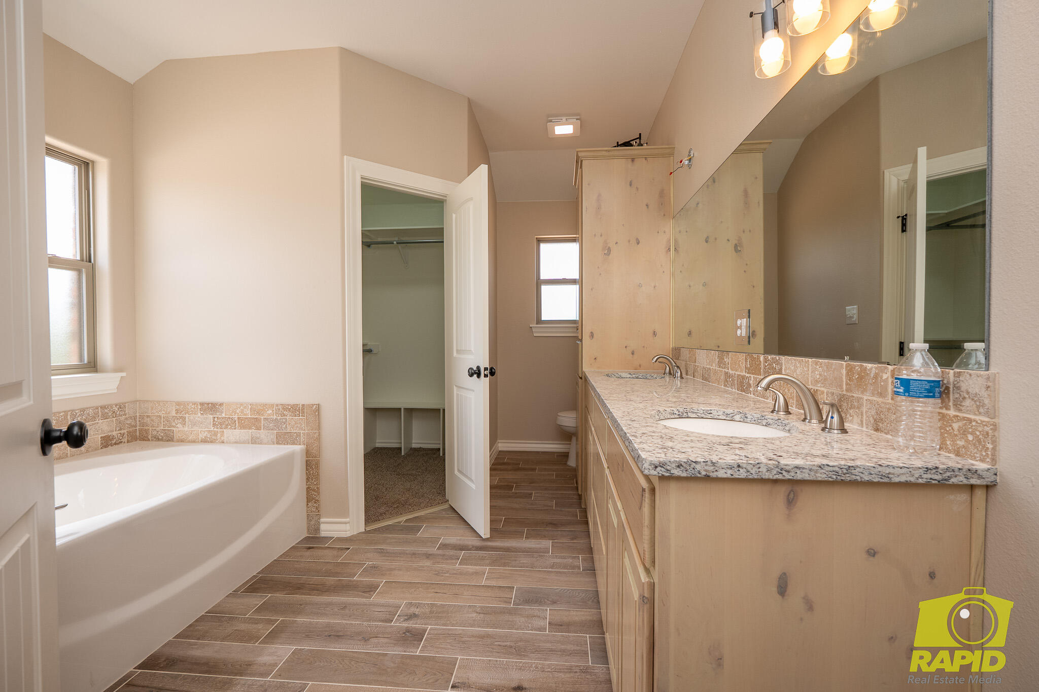 9711 Jaguar Trail Property Photo 10