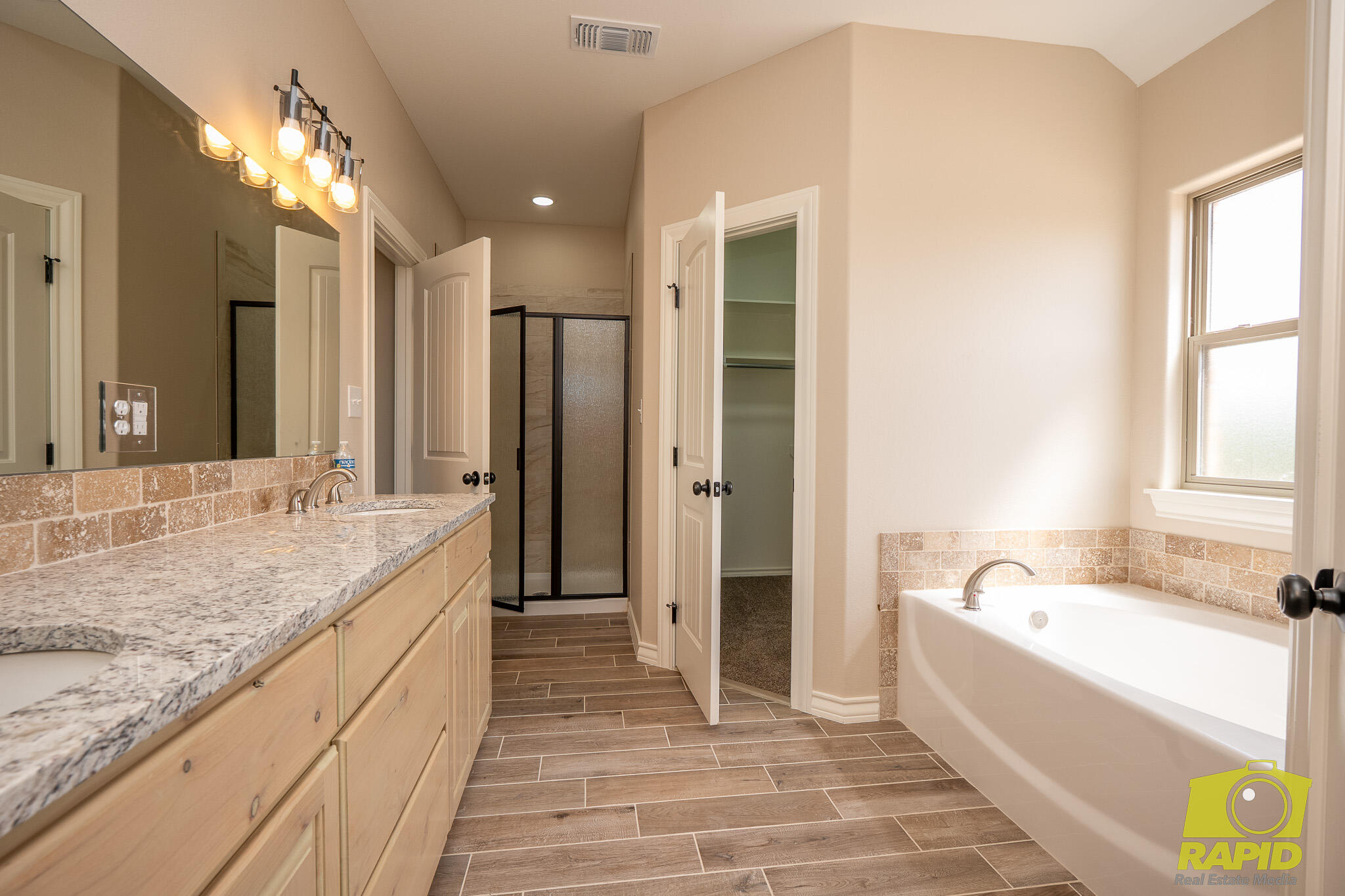 9711 Jaguar Trail Property Photo 11