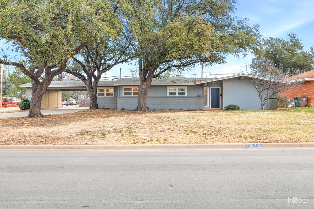 1902 S A&m Avenue Property Photo 1