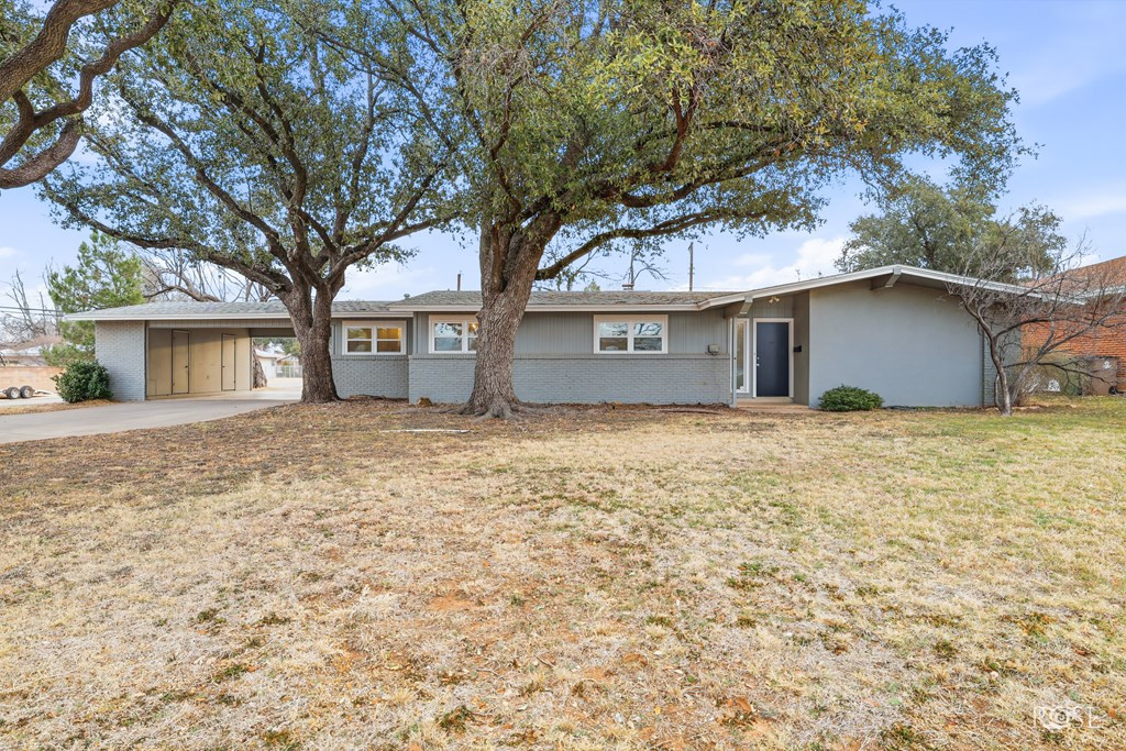 1902 S A&m Avenue Property Photo 3
