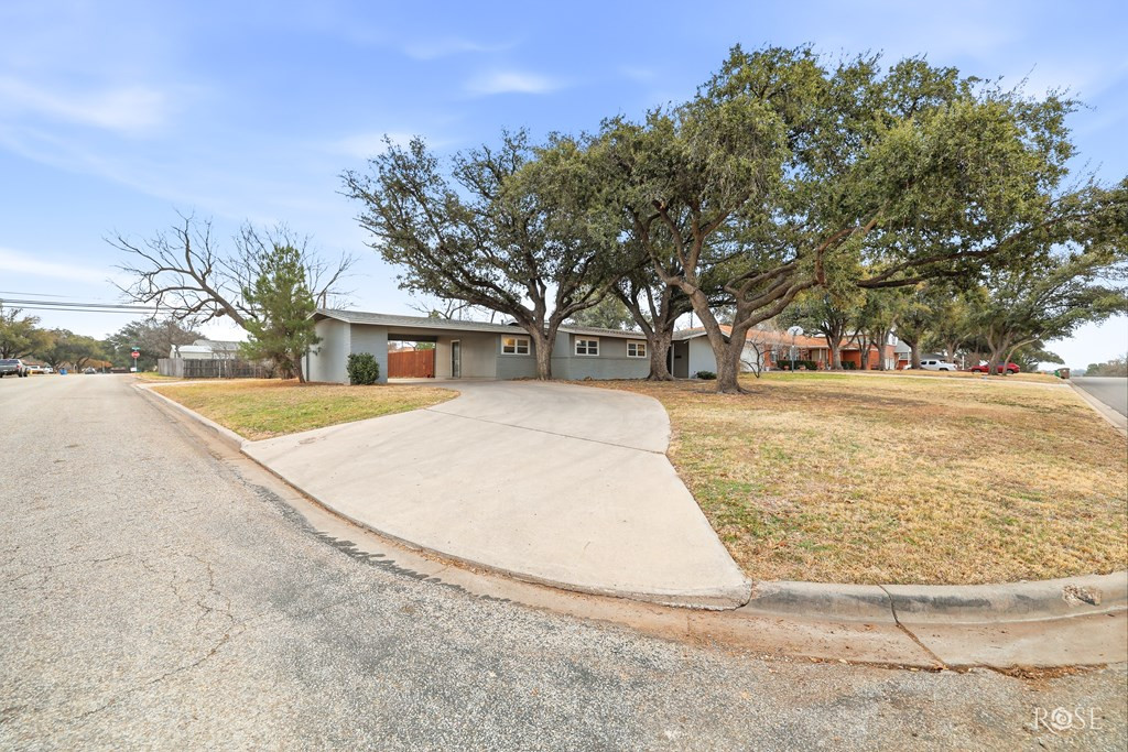1902 S A&m Avenue Property Photo 4