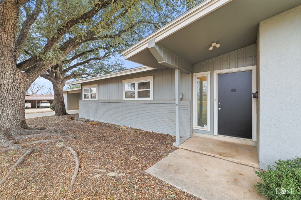 1902 S A&m Avenue Property Photo 5