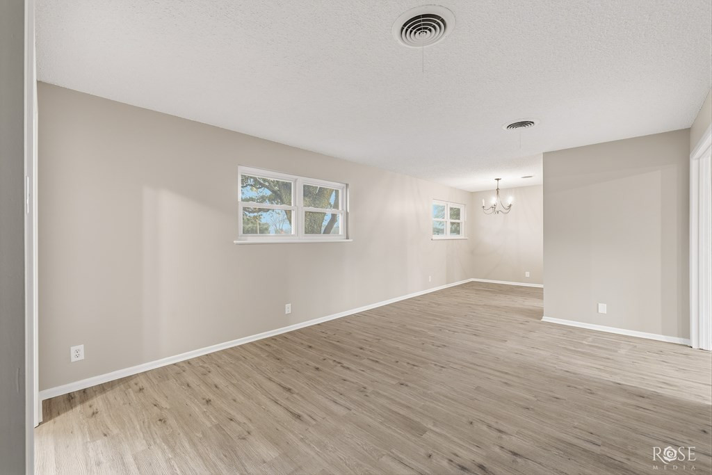 1902 S A&m Avenue Property Photo 6