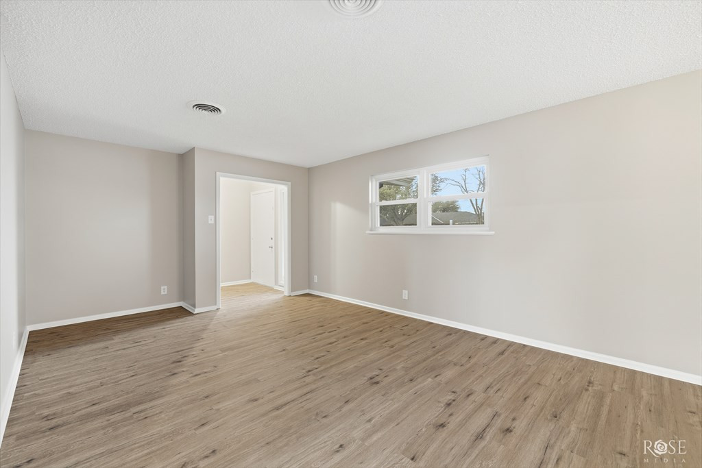 1902 S A&m Avenue Property Photo 7