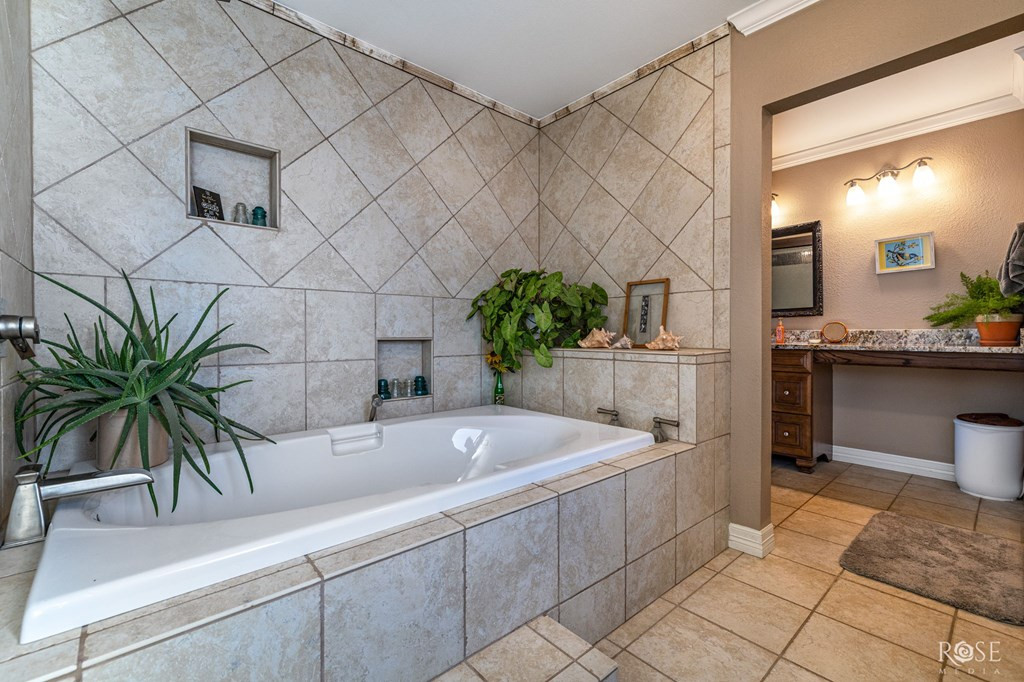 60 Loch Lomond Road Property Photo 25