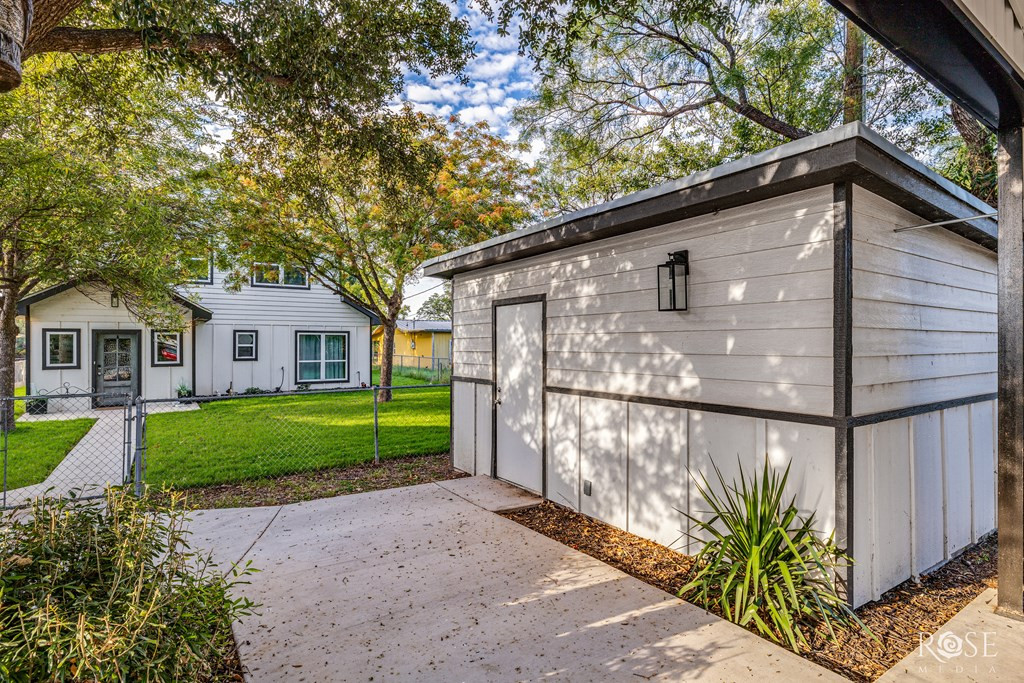 1706 Shad Road Property Photo 4