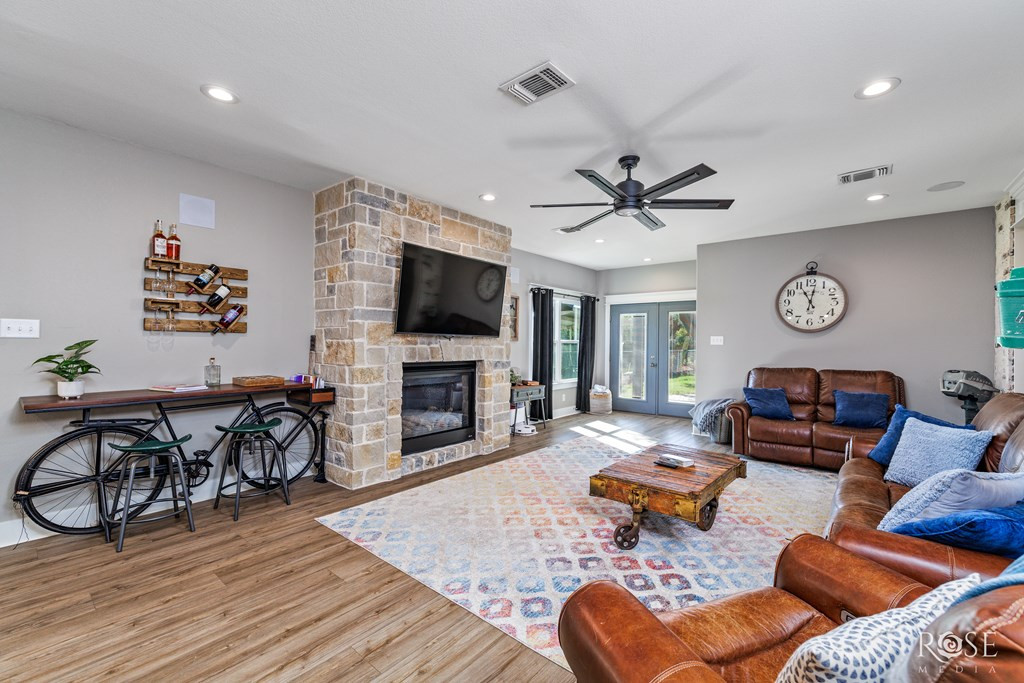 1706 Shad Road Property Photo 10