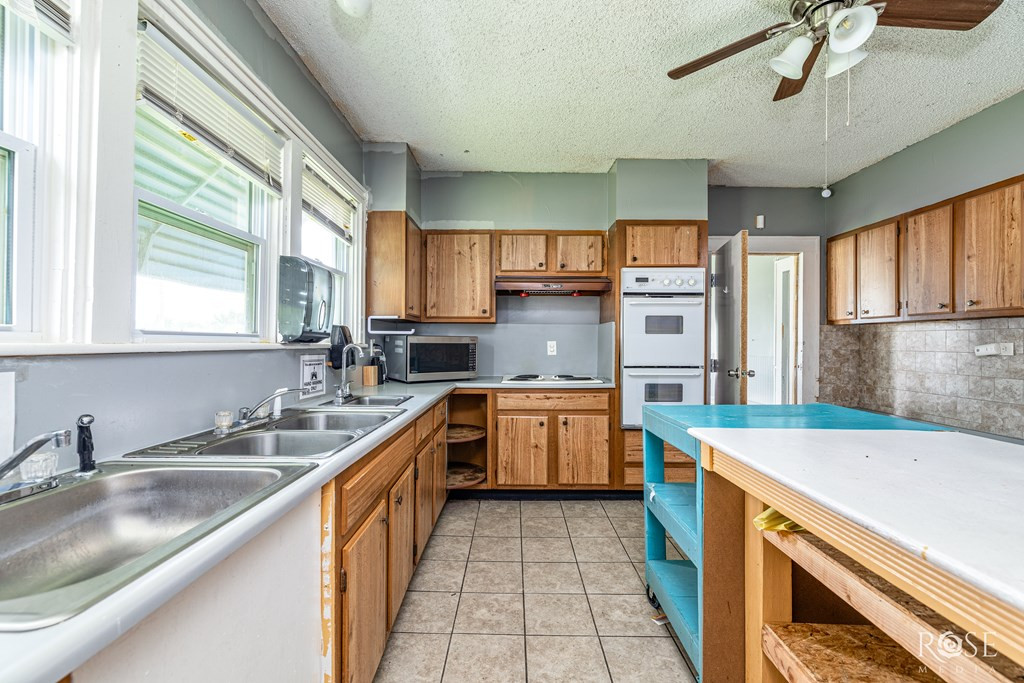 1823 Freeland Avenue Property Photo 2
