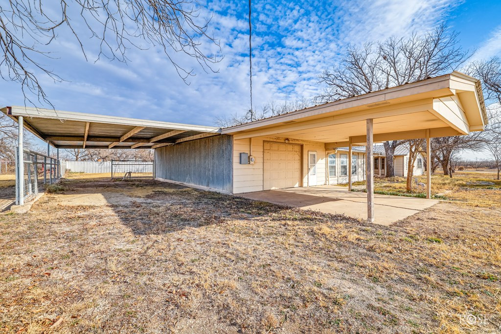 921 Broadway Street Property Photo 4