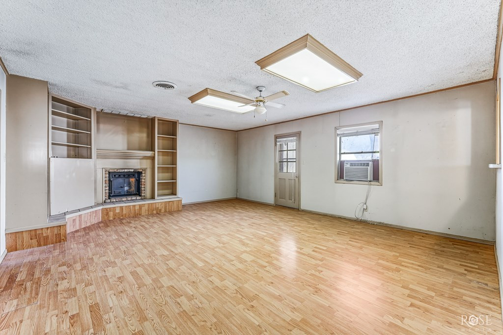 921 Broadway Street Property Photo 5