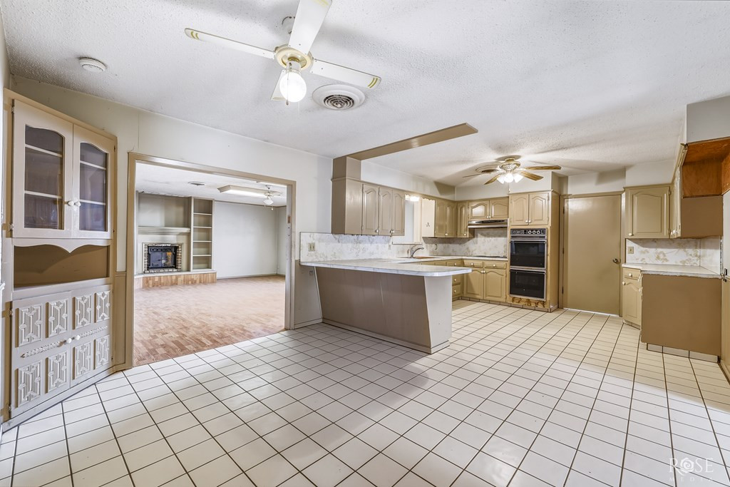 921 Broadway Street Property Photo 6