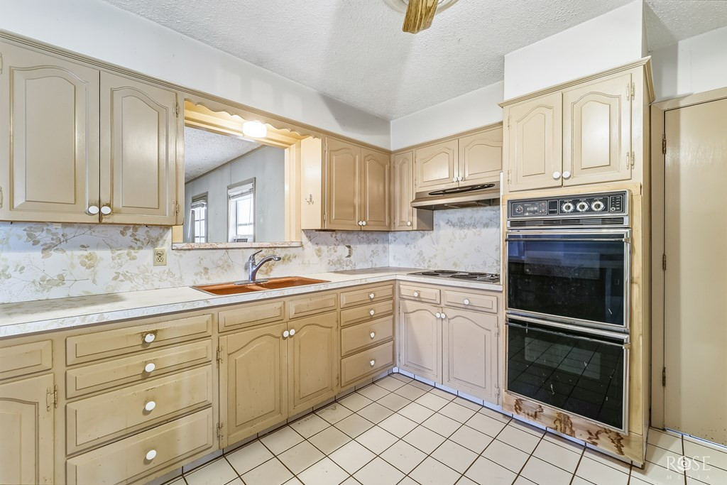 921 Broadway Street Property Photo 7