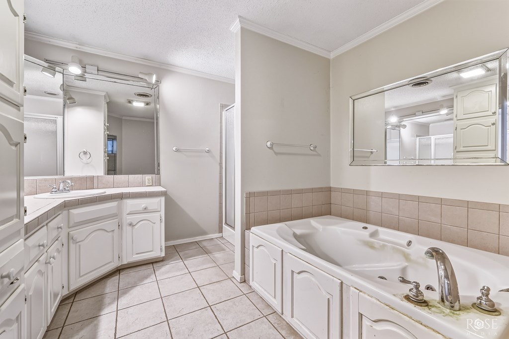 921 Broadway Street Property Photo 10