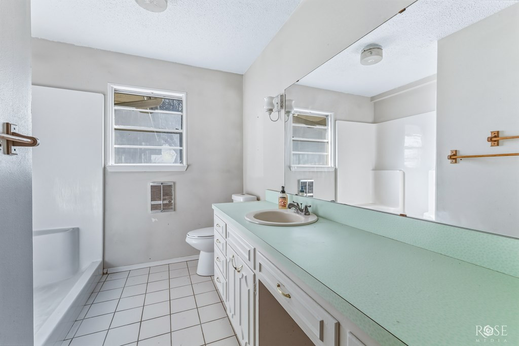 921 Broadway Street Property Photo 12