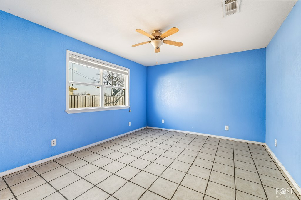 921 Broadway Street Property Photo 15