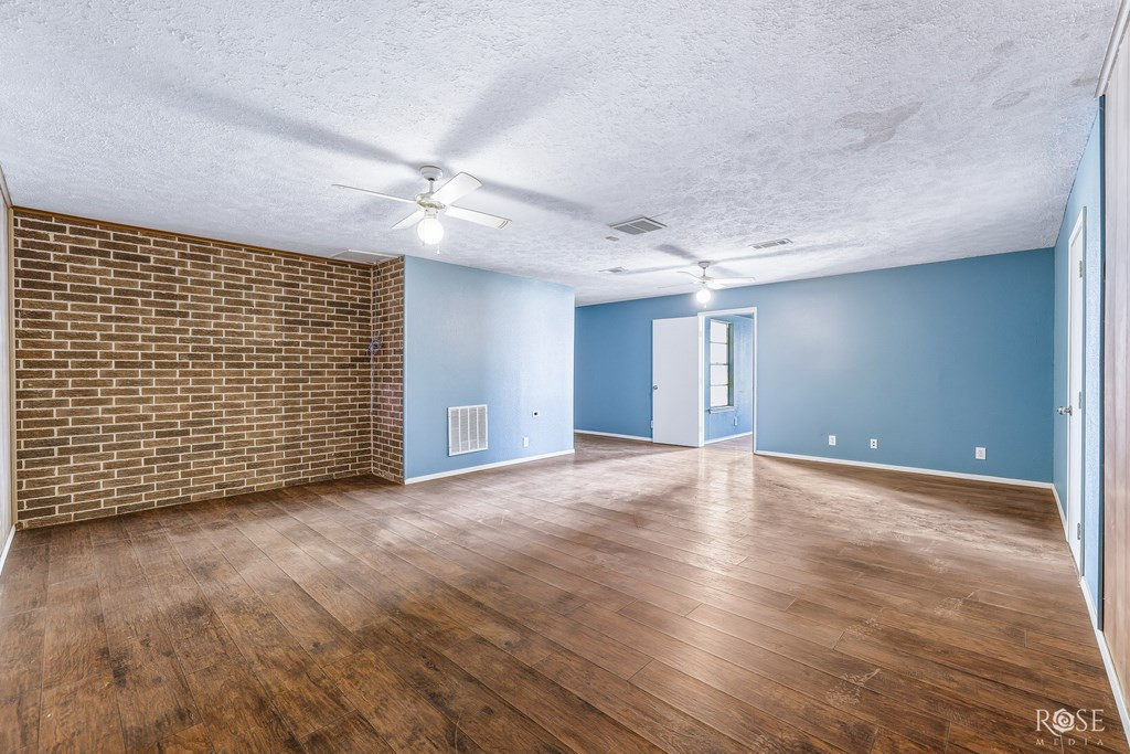 921 Broadway Street Property Photo 16