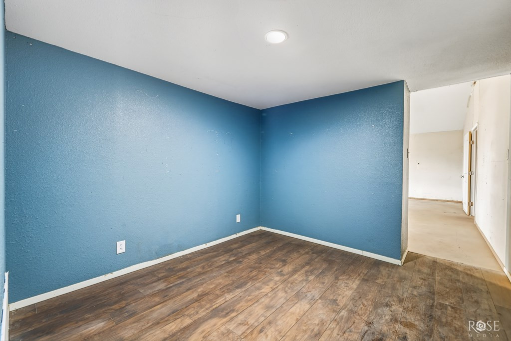 921 Broadway Street Property Photo 18