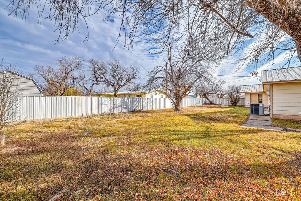921 Broadway Street Property Photo 25