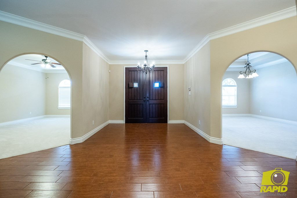 6014 Kingsbridge Drive Property Photo 6